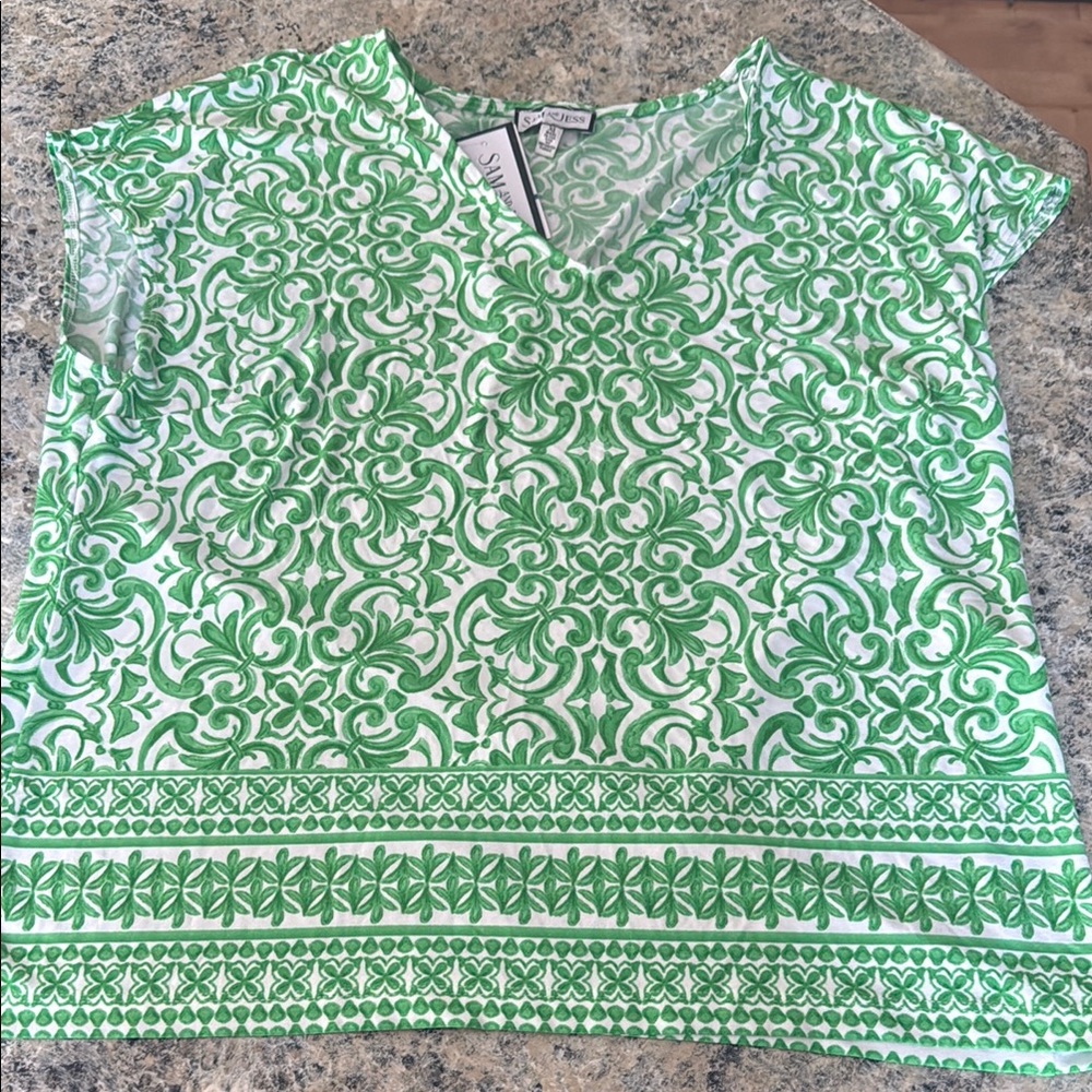 Green and White Graphic Crop Blouse